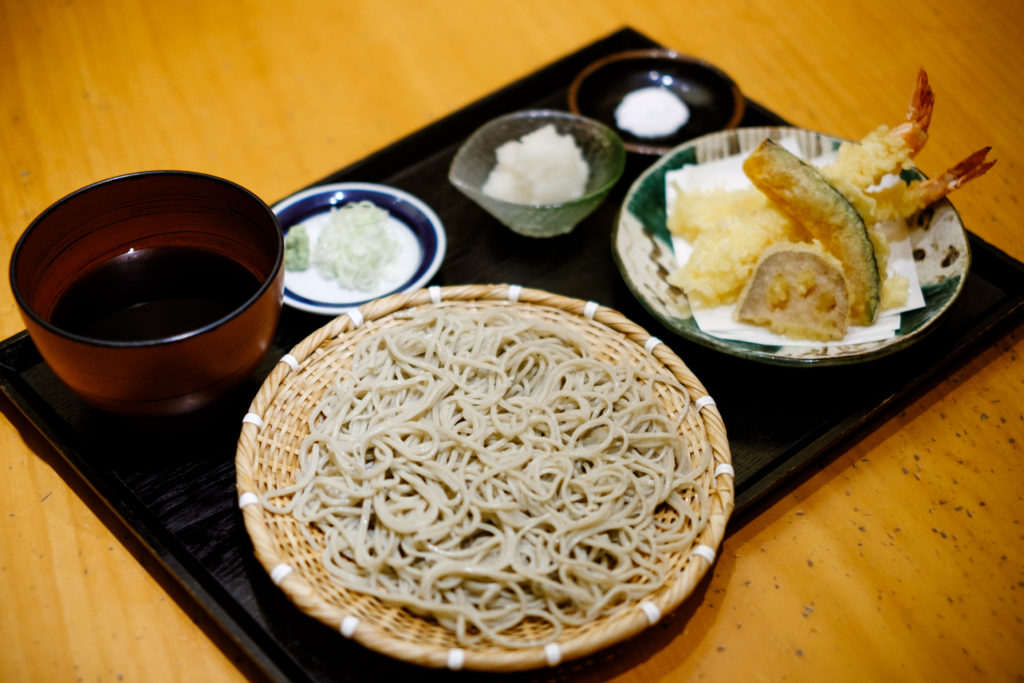 天ぷらと食べたい 手打ちそば石月の海老と秋野菜のおろし天せいろそば Umekiki おいしいをめききする